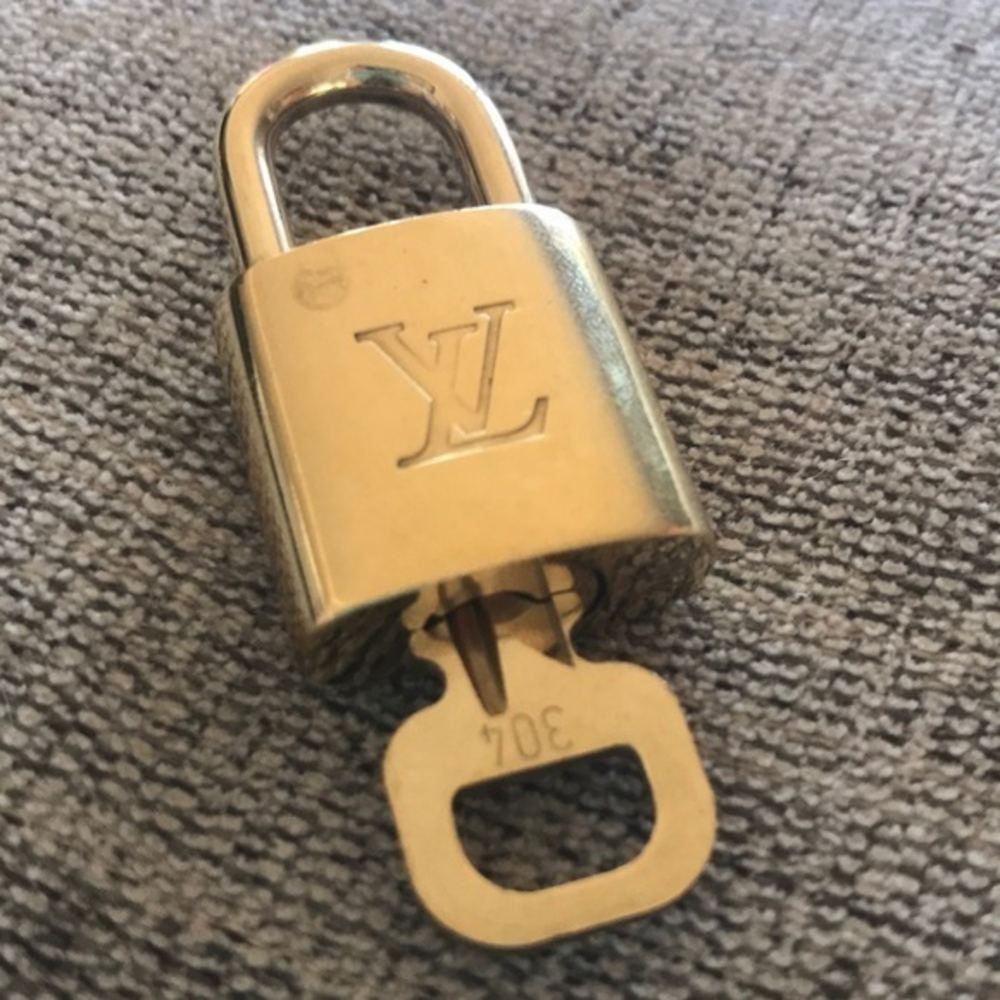 Authentic Louis Vuitton Gold‎ Brass Padlock Key #304